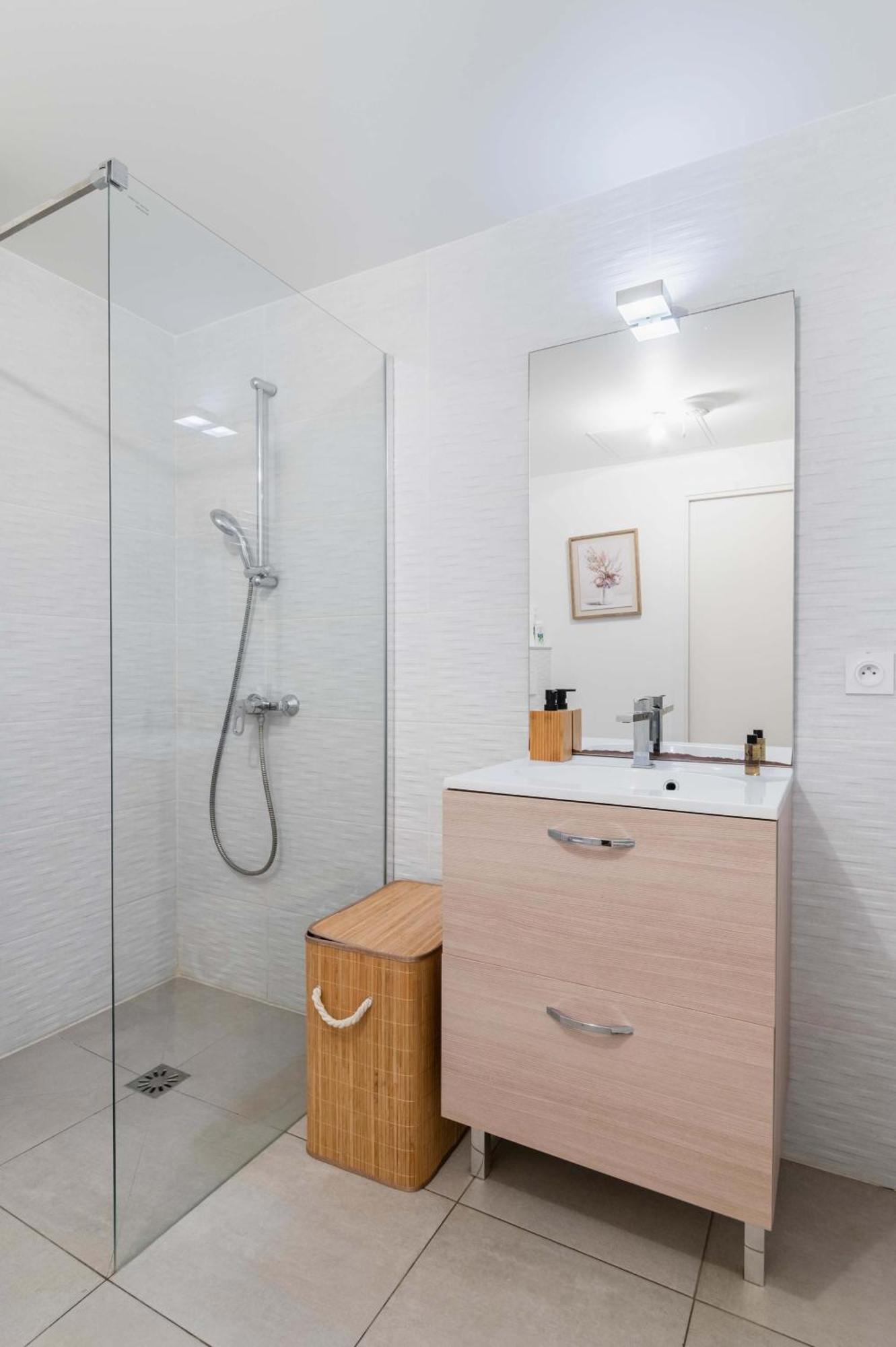 Appartement Lumineux Avec Terrasse Courbevoie - 4P - Flat-Guest מראה חיצוני תמונה